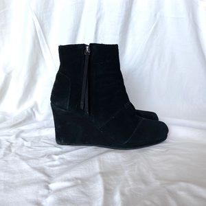 TOMS black suede desert wedge